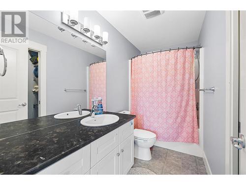 1280 Bergamot Avenue, Kelowna, BC - Indoor Photo Showing Bathroom