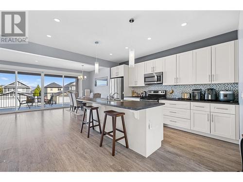 1280 Bergamot Avenue, Kelowna, BC - Indoor Photo Showing Kitchen With Stainless Steel Kitchen With Upgraded Kitchen