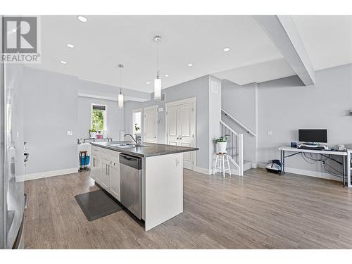 1280 Bergamot Avenue, Kelowna, BC - Indoor Photo Showing Kitchen