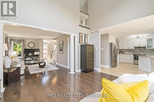 17 Robinson Road, Halton Hills, ON - Indoor Photo Showing Living Room