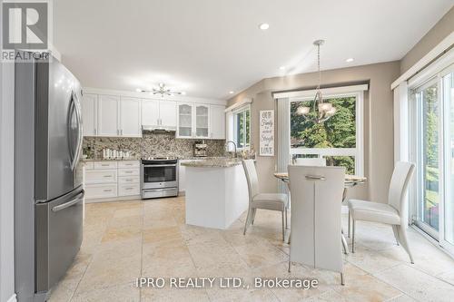 17 Robinson Road, Halton Hills, ON - Indoor Photo Showing Kitchen With Upgraded Kitchen