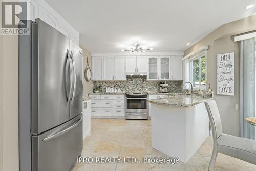 17 Robinson Road, Halton Hills, ON - Indoor Photo Showing Kitchen With Upgraded Kitchen