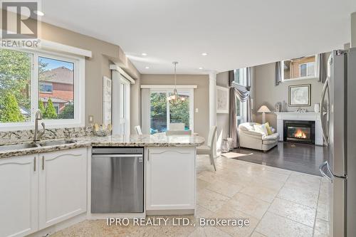 17 Robinson Road, Halton Hills, ON - Indoor Photo Showing Kitchen With Double Sink With Upgraded Kitchen