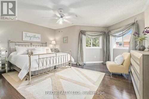 17 Robinson Road, Halton Hills, ON - Indoor Photo Showing Bedroom