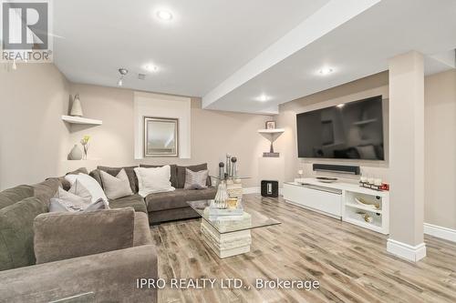 17 Robinson Road, Halton Hills, ON - Indoor Photo Showing Living Room