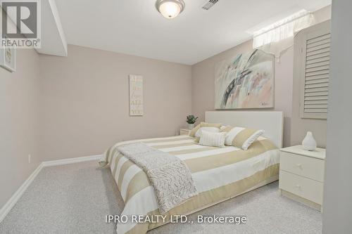 17 Robinson Road, Halton Hills, ON - Indoor Photo Showing Bedroom