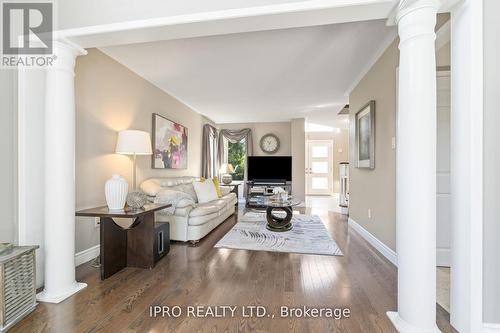 17 Robinson Road, Halton Hills, ON - Indoor Photo Showing Living Room