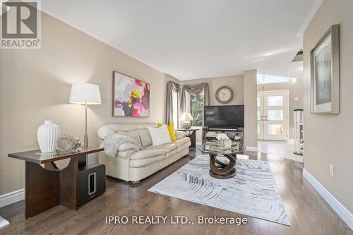 17 Robinson Road, Halton Hills, ON - Indoor Photo Showing Living Room