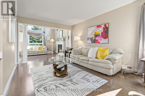 17 Robinson Road, Halton Hills, ON - Indoor Photo Showing Living Room