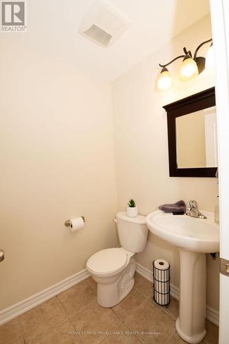 43 Vivian Drive, Clarington (Courtice), ON - Indoor Photo Showing Bathroom