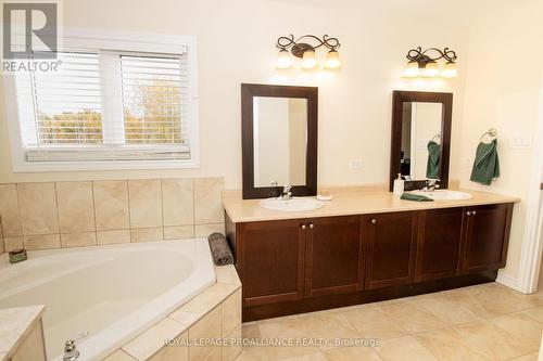 43 Vivian Drive, Clarington (Courtice), ON - Indoor Photo Showing Bathroom