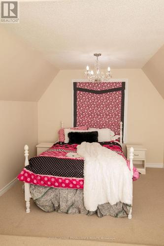 43 Vivian Drive, Clarington (Courtice), ON - Indoor Photo Showing Bedroom