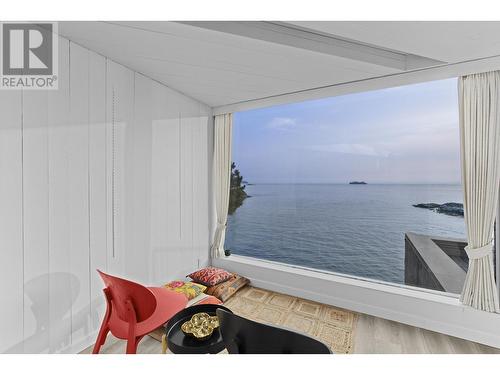 5934 Marine Drive, West Vancouver, BC - Indoor Photo Showing Other Room With Body Of Water