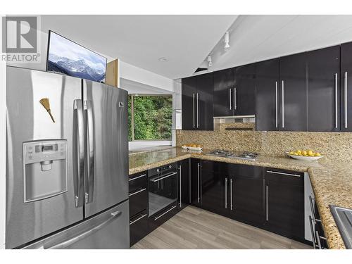 5934 Marine Drive, West Vancouver, BC - Indoor Photo Showing Kitchen With Upgraded Kitchen