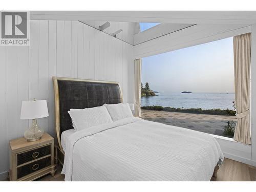 5934 Marine Drive, West Vancouver, BC - Indoor Photo Showing Bedroom