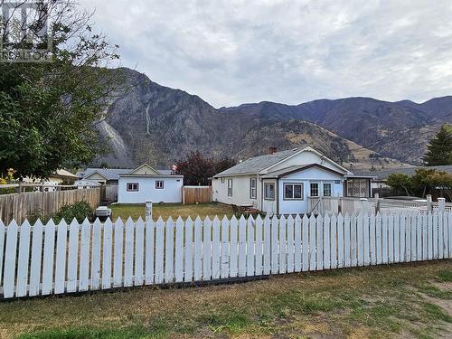 811 6Th Avenue, Keremeos, BC - Outdoor