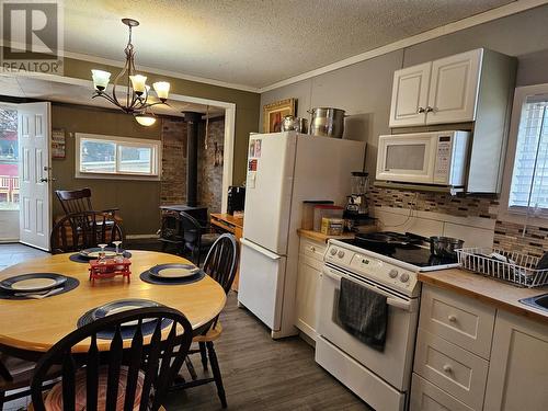 811 6Th Avenue, Keremeos, BC - Indoor