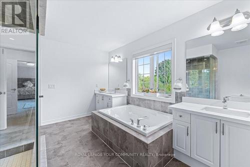 577 Clifford Perry Place, Newmarket, ON - Indoor Photo Showing Bathroom