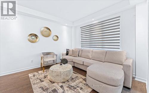 577 Clifford Perry Place, Newmarket, ON - Indoor Photo Showing Living Room