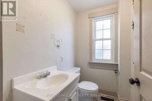 44 Carlisle Street, St. Catharines, ON - Indoor Photo Showing Bathroom