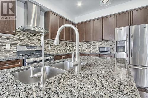 1407 Butler Street, Innisfil, ON - Indoor Photo Showing Kitchen With Double Sink With Upgraded Kitchen