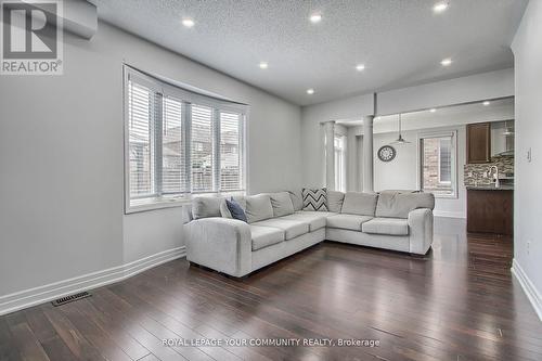 1407 Butler Street, Innisfil, ON - Indoor Photo Showing Living Room