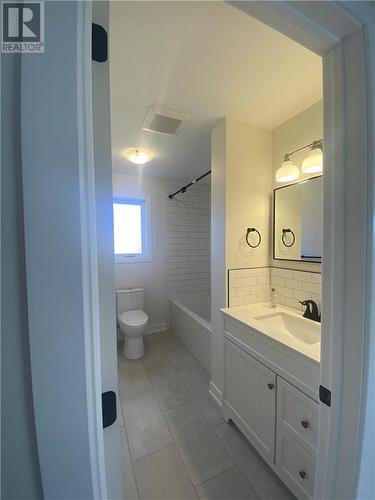 106 Bishop Street S, Alexandria, ON - Indoor Photo Showing Bathroom