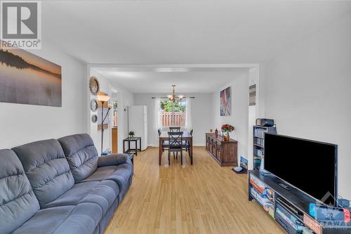 1532 Beaverpond Drive Unit#F, Ottawa, ON - Indoor Photo Showing Living Room