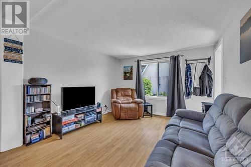 1532 Beaverpond Drive Unit#F, Ottawa, ON - Indoor Photo Showing Living Room