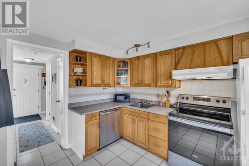 1532 Beaverpond Drive Unit#F, Ottawa, ON - Indoor Photo Showing Kitchen