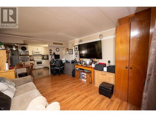 1900 10Th  S Street Unit# 42, Cranbrook, BC - Indoor Photo Showing Living Room