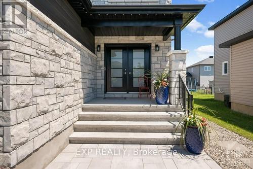 633 Misty Street, Russell, ON - Outdoor