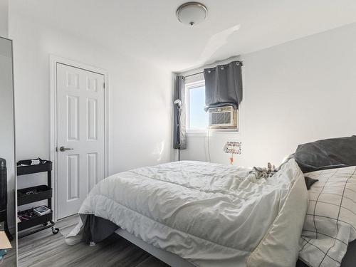 Logement - 350 Rue Laviolette, Gatineau (Gatineau), QC - Indoor Photo Showing Bedroom