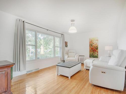 Salon - 332 Av. Filiatrault, Sainte-Thérèse, QC - Indoor Photo Showing Living Room