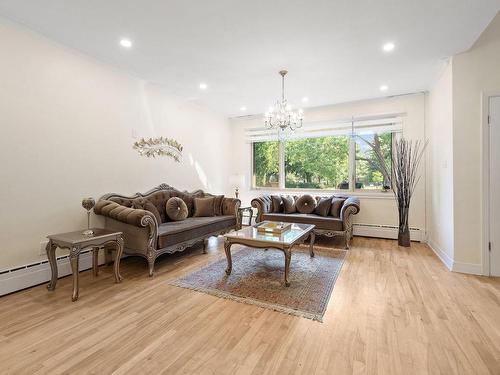 Salon - 605 Rue Dorais, Montréal (Saint-Laurent), QC - Indoor Photo Showing Living Room