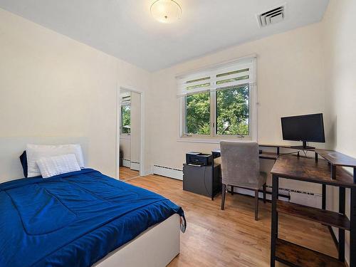 Chambre Ã Â coucher - 605 Rue Dorais, Montréal (Saint-Laurent), QC - Indoor Photo Showing Bedroom