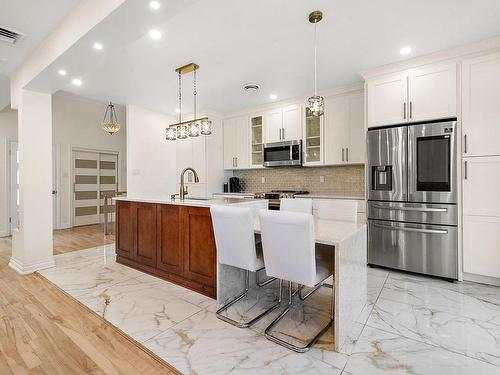 Cuisine - 605 Rue Dorais, Montréal (Saint-Laurent), QC - Indoor Photo Showing Kitchen With Upgraded Kitchen