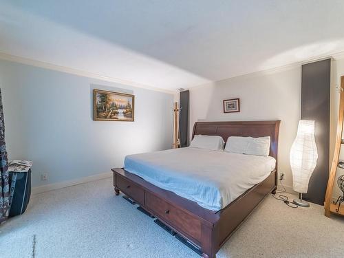 111-2562 Departure Bay Rd, Nanaimo, BC - Indoor Photo Showing Bedroom