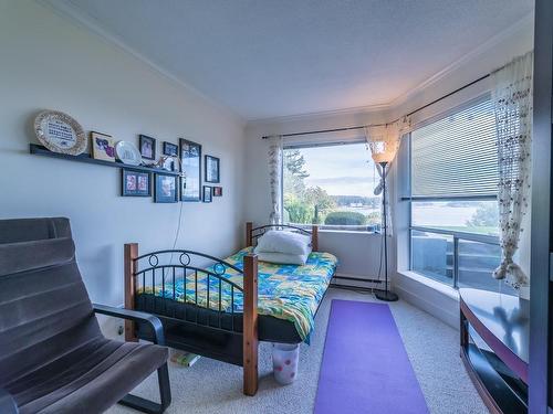 111-2562 Departure Bay Rd, Nanaimo, BC - Indoor Photo Showing Bedroom