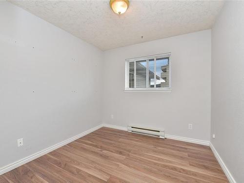 207-2555 Dingwall St, Duncan, BC - Indoor Photo Showing Other Room