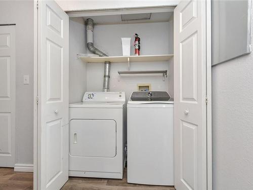 207-2555 Dingwall St, Duncan, BC - Indoor Photo Showing Laundry Room