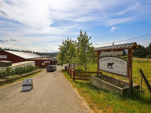 207-2555 Dingwall St, Duncan, BC - Outdoor With View