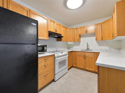 207-2555 Dingwall St, Duncan, BC - Indoor Photo Showing Kitchen