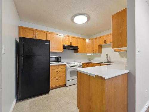 207-2555 Dingwall St, Duncan, BC - Indoor Photo Showing Kitchen