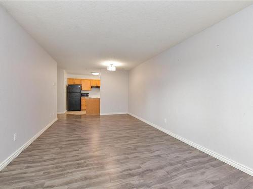 207-2555 Dingwall St, Duncan, BC - Indoor Photo Showing Other Room