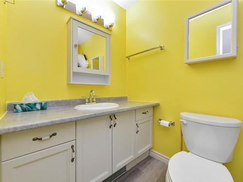 207-2555 Dingwall St, Duncan, BC - Indoor Photo Showing Bathroom