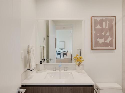 510-2000 Hannington Rd, Langford, BC - Indoor Photo Showing Bathroom