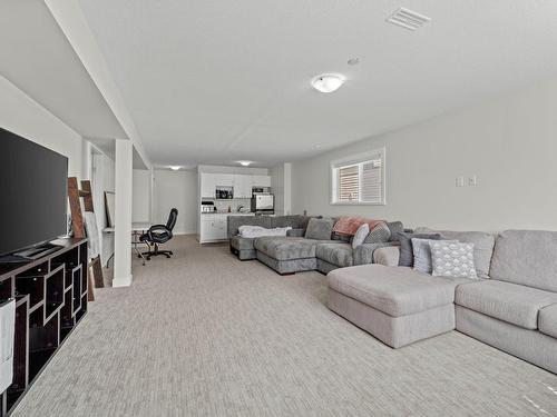 131-8800 Dallas Drive, Kamloops, BC - Indoor Photo Showing Living Room