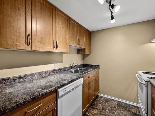 37-1750 Summit Drive, Kamloops, BC - Indoor Photo Showing Kitchen With Double Sink