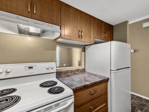 37-1750 Summit Drive, Kamloops, BC - Indoor Photo Showing Kitchen